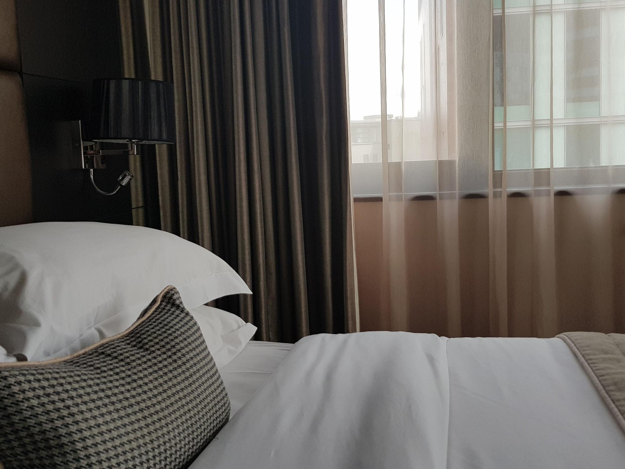 เดอะ เวสท์บริดจ์ โฮเต็ล Hotel ลอนดอน ภายนอก รูปภาพ