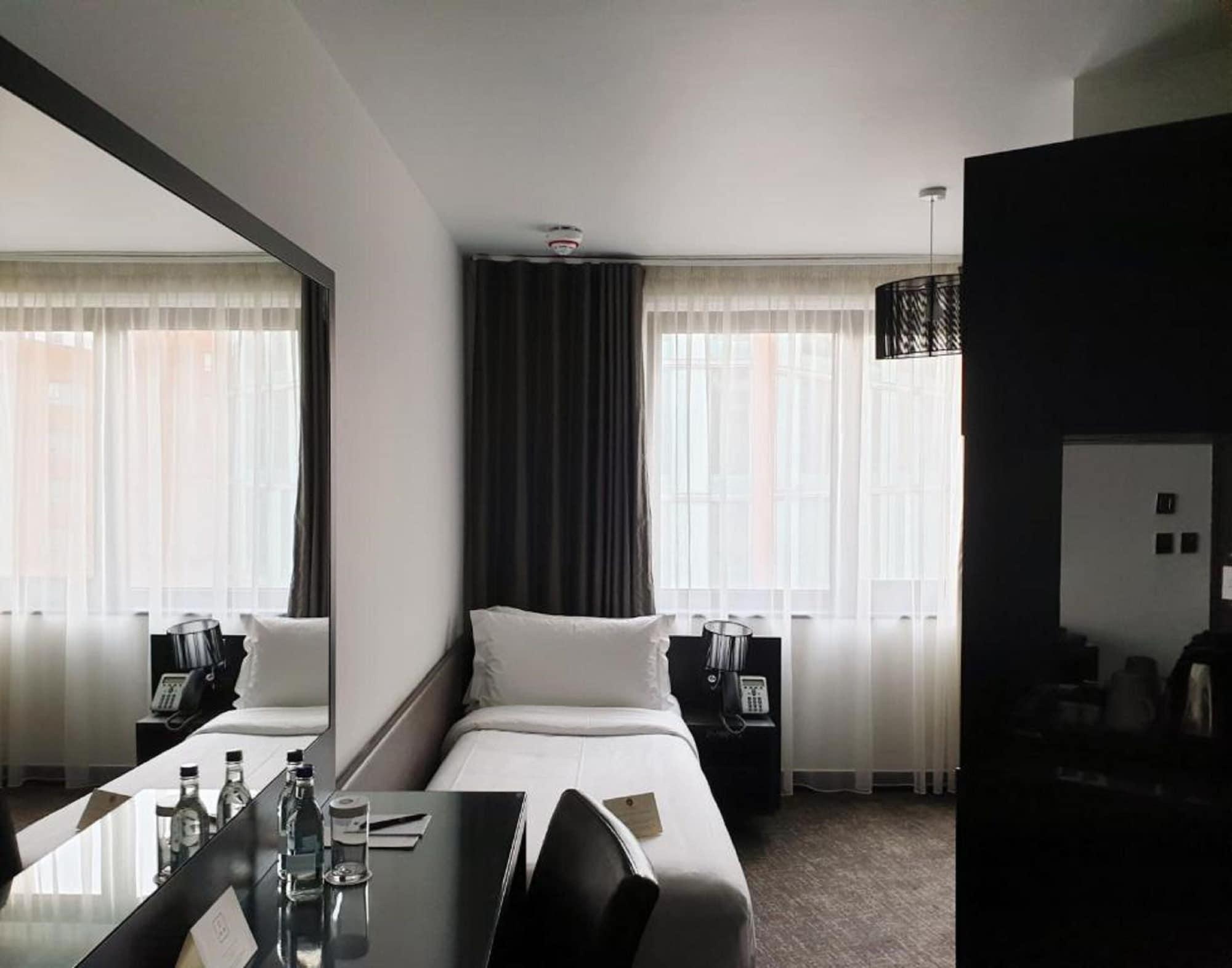 เดอะ เวสท์บริดจ์ โฮเต็ล Hotel ลอนดอน ภายนอก รูปภาพ