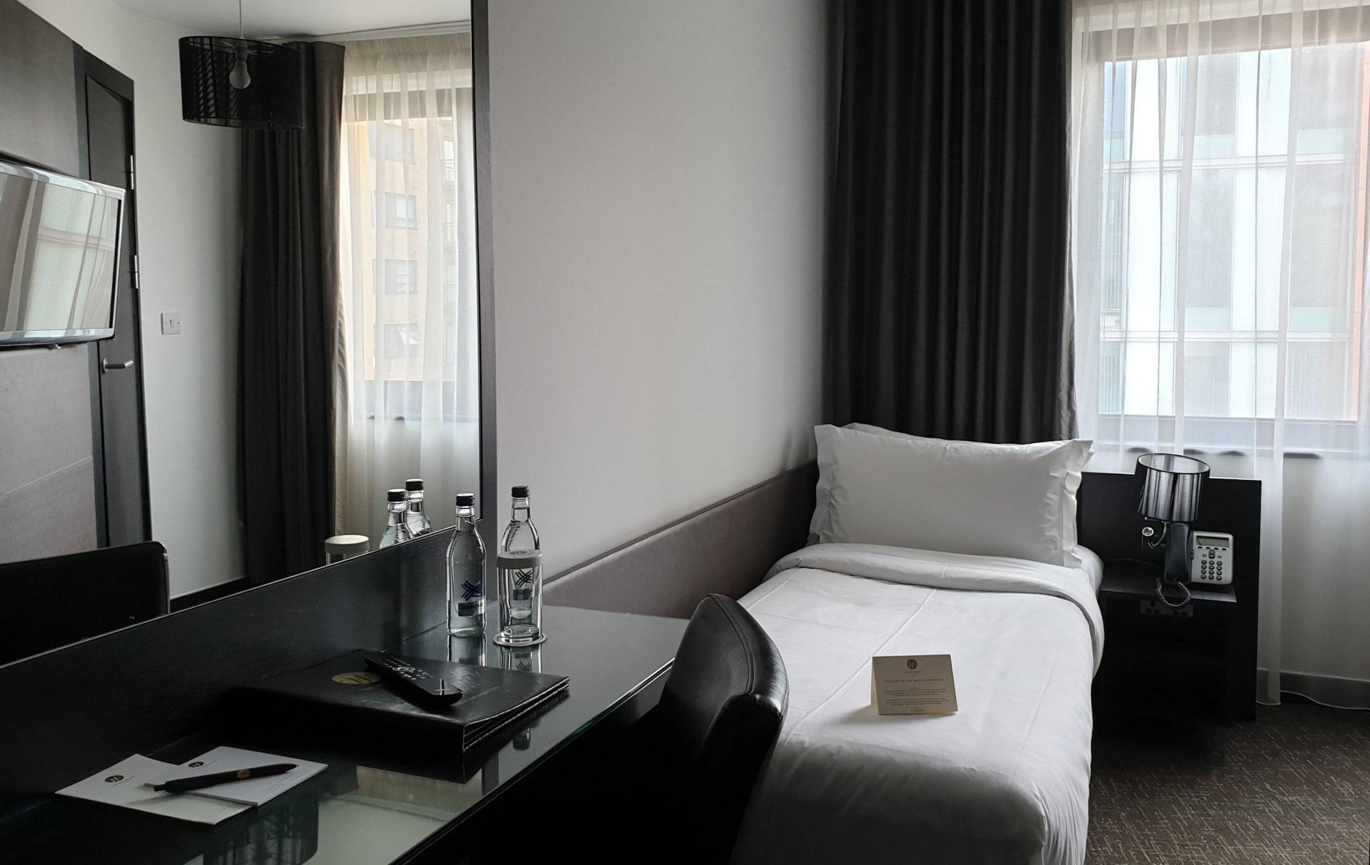 เดอะ เวสท์บริดจ์ โฮเต็ล Hotel ลอนดอน ภายนอก รูปภาพ