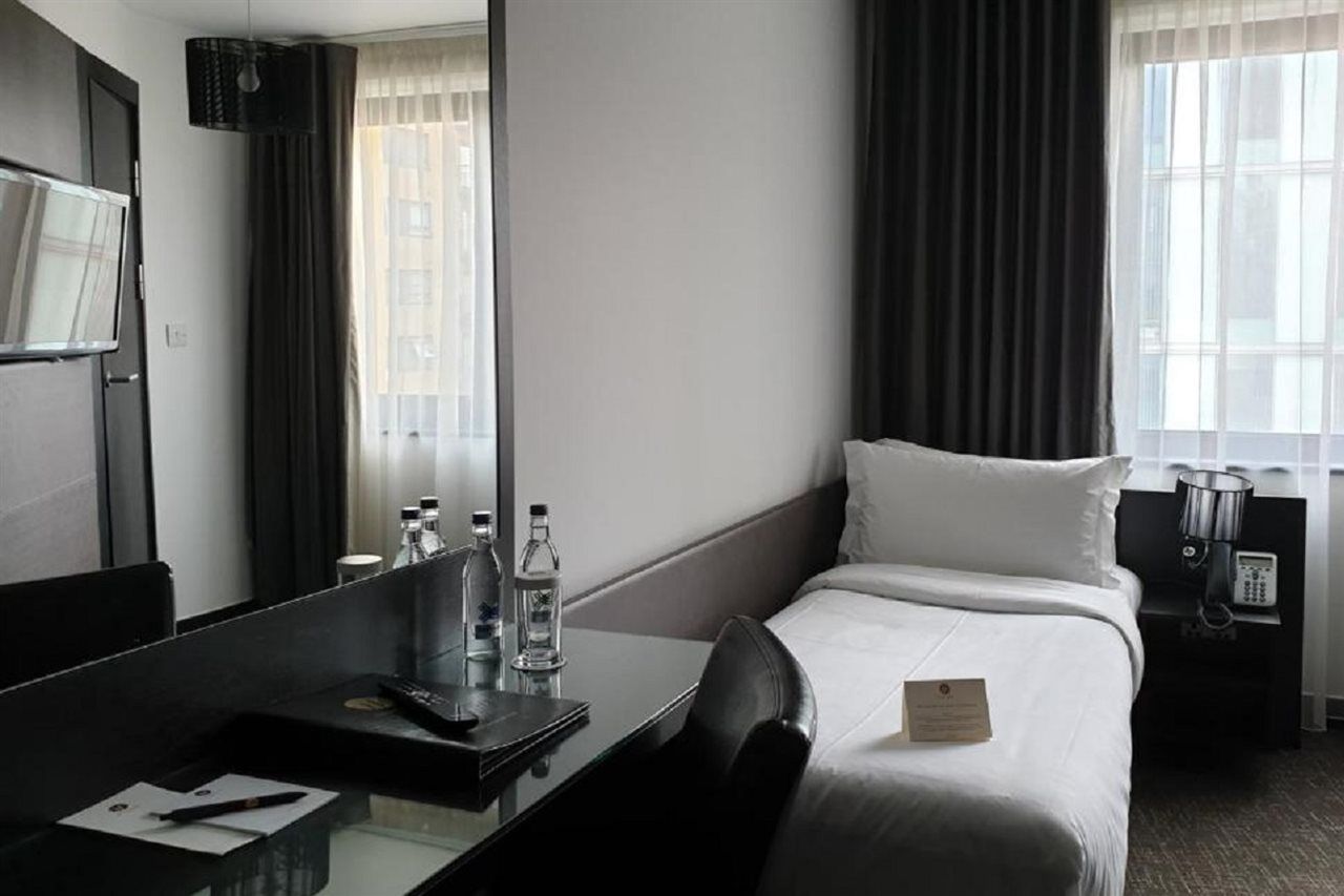 เดอะ เวสท์บริดจ์ โฮเต็ล Hotel ลอนดอน ภายนอก รูปภาพ